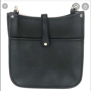 Messenger bag with interchangeable straps